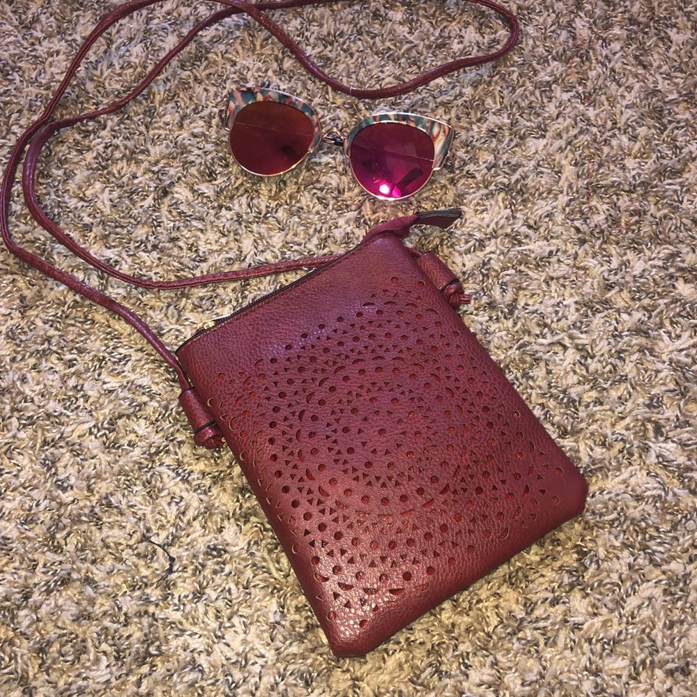 Vegan Crossbody w/ Sunglasses